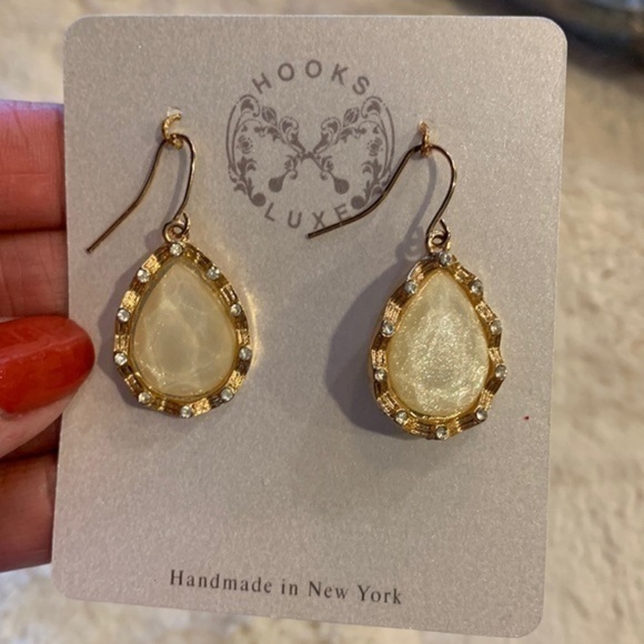 Earrings Creamy Dangling soft shimmering Gold sparkle earrings - Picture 3 of 4